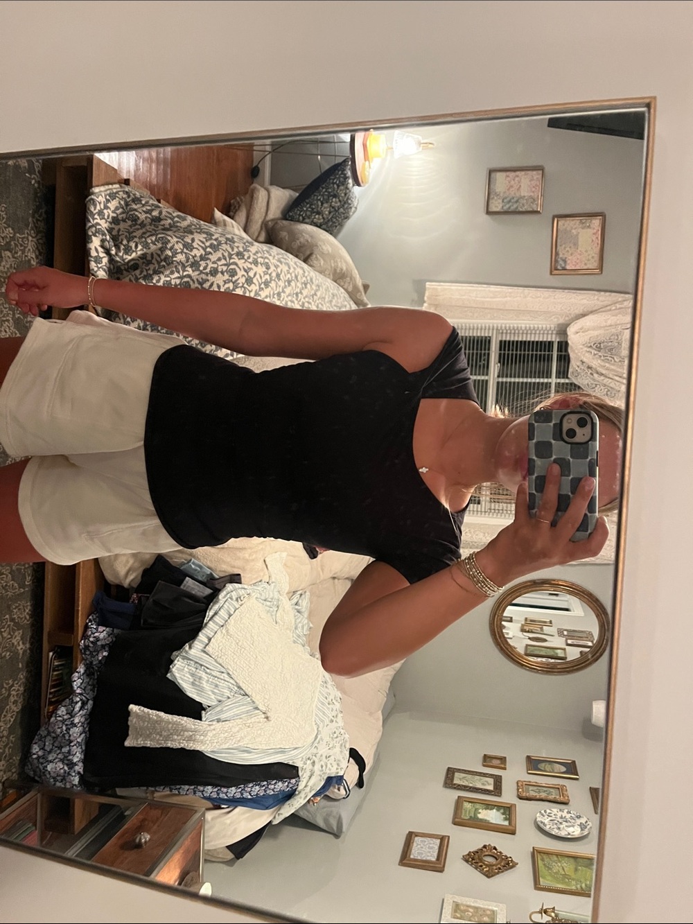 Asymmetrical black fitted top
